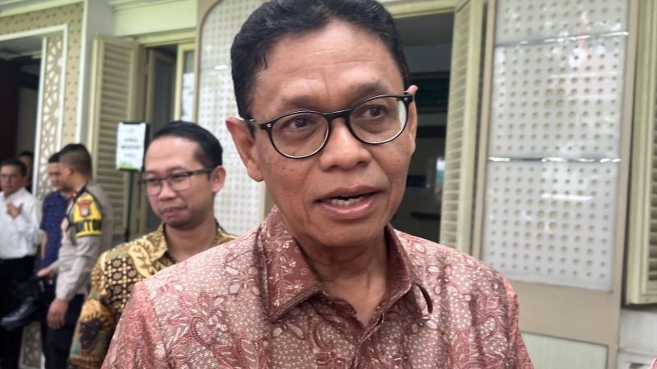 Pemerintah Indonesia menyiapkan 35 proyek hilirisasi senilai Rp2.000 triliun untuk ditawarkan kepada investor guna mempercepat hilirisasi dan ketahanan energi nasional, mencakup sektor mineral, batu bara, minyak dan gas bumi, serta pertanian.