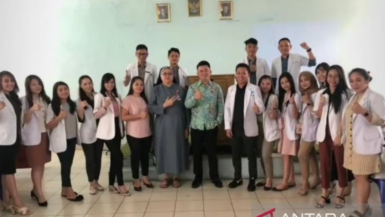 Direktur RS Budi Setia Langowan, dr. James Komaling, mengingatkan tenaga medis untuk memprioritaskan kesehatan diri di tengah Hari Kasih Sayang, agar tetap efektif dalam memberikan pelayanan pasien.