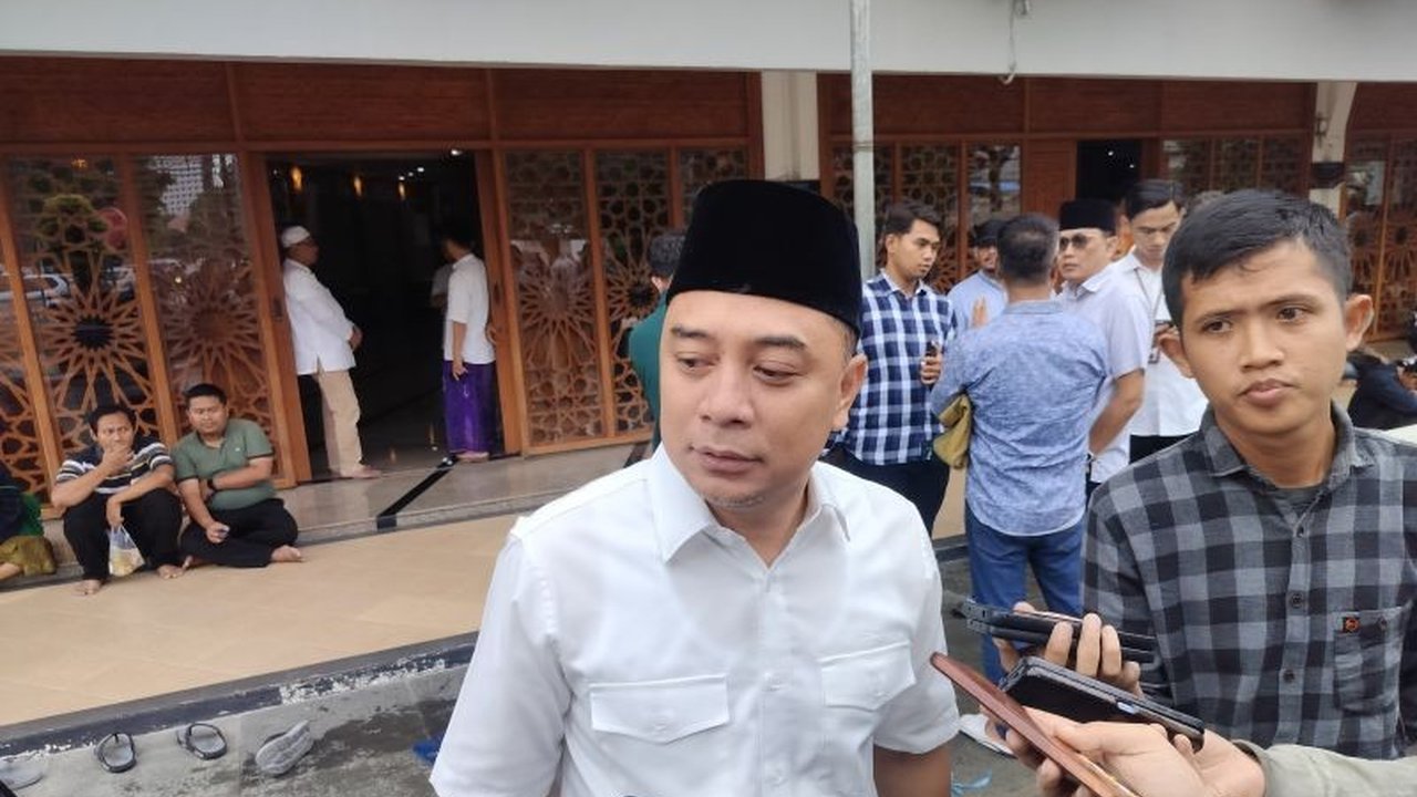 Inspektorat Surabaya memeriksa sejumlah pihak terkait dugaan penipuan terhadap belasan UMKM dengan modus pinjaman online fiktif, mengakibatkan kerugian ratusan juta rupiah.