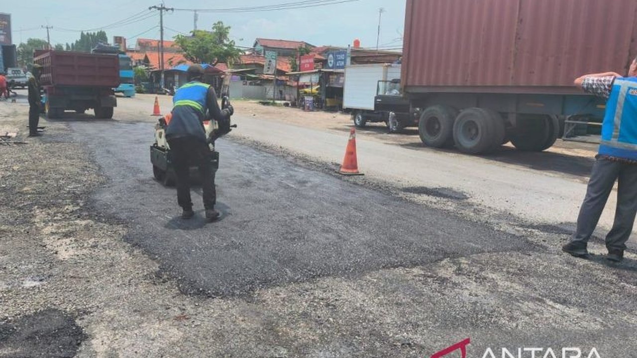 PT Jasamarga Transjawa Tol memperbaiki akses jalan menuju Gerbang Tol Karawang Timur di ruas Tol Jakarta-Cikampek untuk meningkatkan kenyamanan pengguna jalan, dengan pekerjaan yang telah direncanakan sejak Januari 2025.