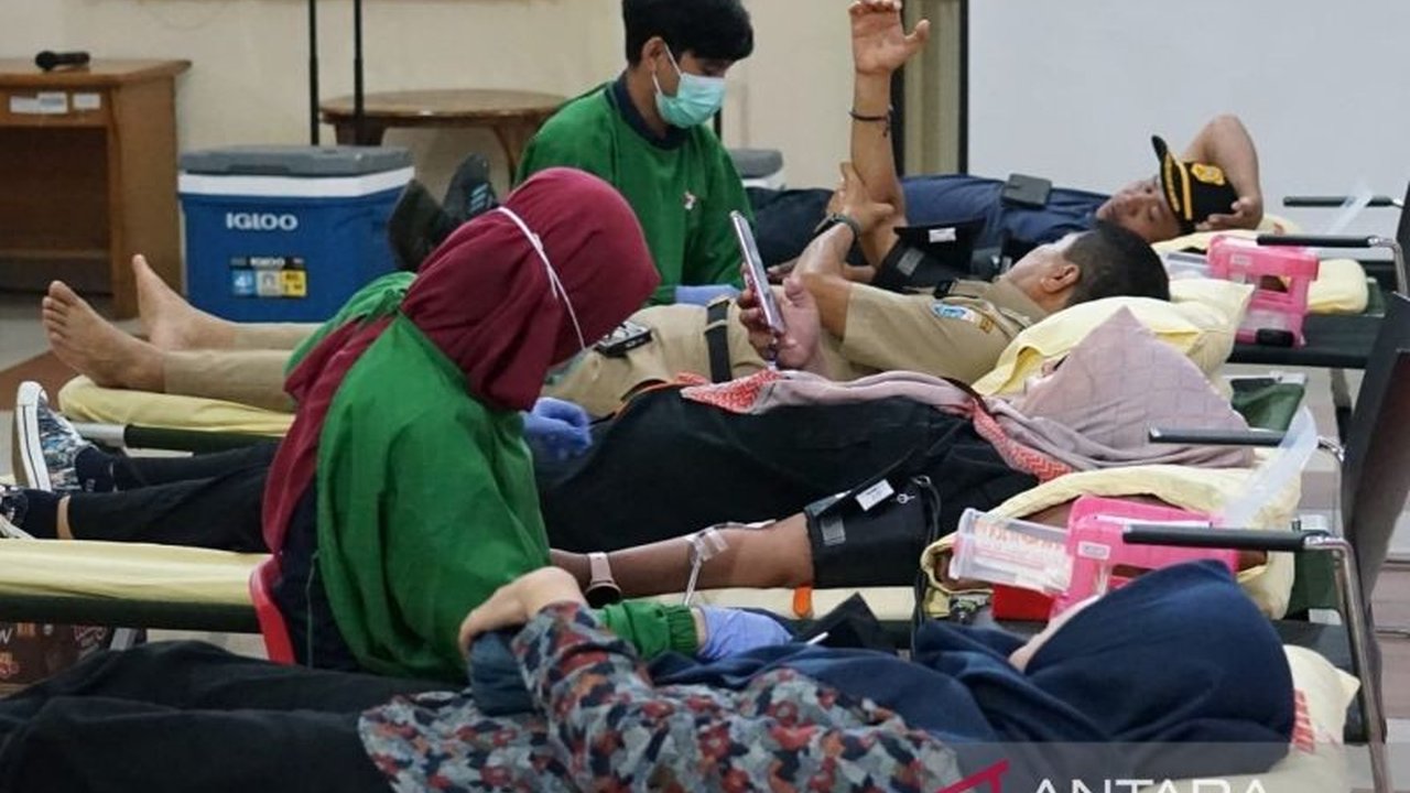 Palang Merah Indonesia (PMI) Jakarta Barat menggencarkan donor darah untuk mengantisipasi kekurangan stok menjelang Ramadhan, karena jumlah pendonor cenderung menurun selama bulan puasa.