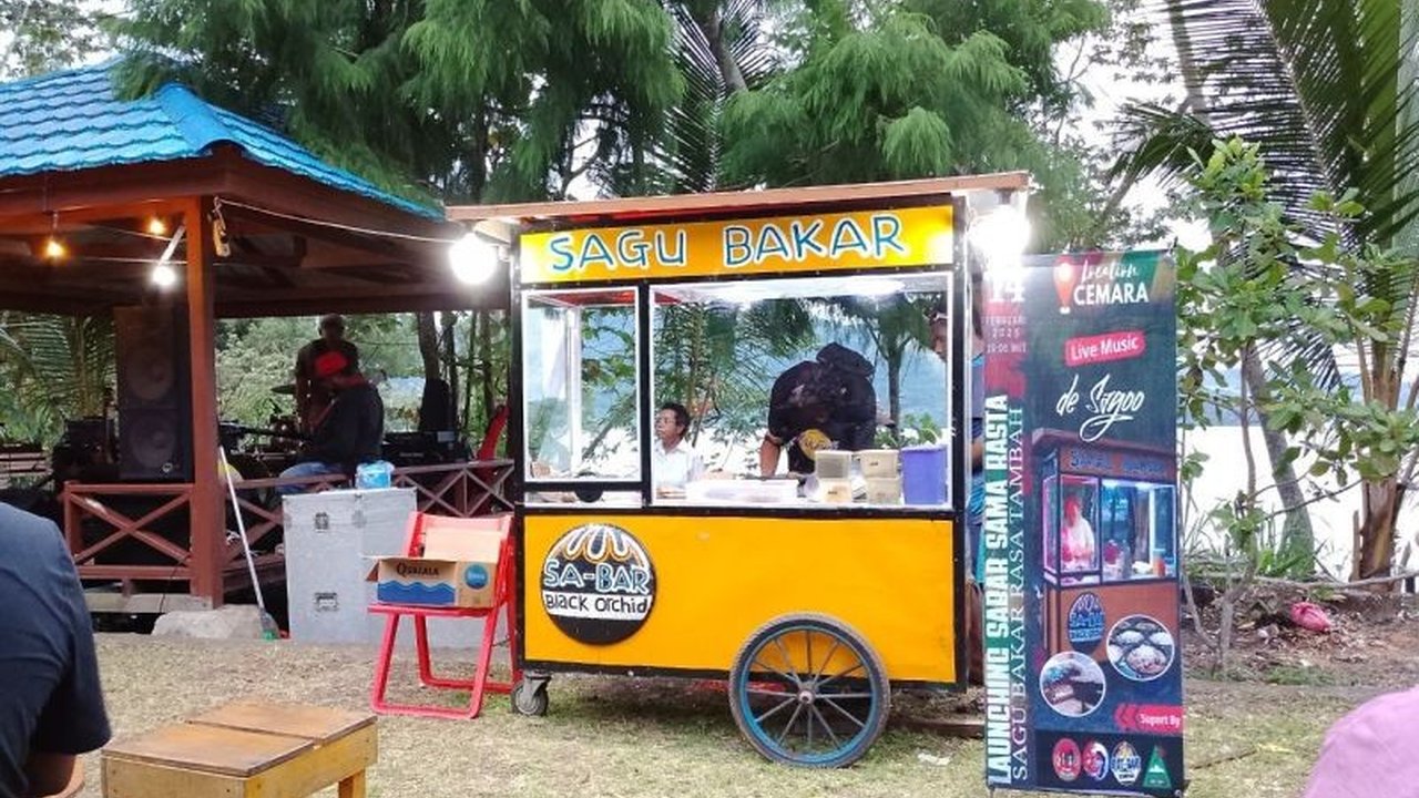 Pemerintah Kabupaten Jayapura meluncurkan 'Sagu Bakar Rasa Tambah (SAGU RASTA)', sebuah gerobak sagu bakar yang diinisiasi anak muda Papua untuk meningkatkan perekonomian lokal dan mempromosikan kuliner Papua.