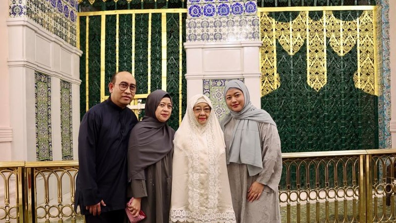 Presiden ke-5 RI, Megawati Soekarnoputri, merasakan kebahagiaan mendalam selama perjalanan spiritualnya di Mekkah dan Madinah, ditemani keluarga dan beberapa pejabat, sekaligus menjadi kunjungan terpanjangnya ke luar negeri.