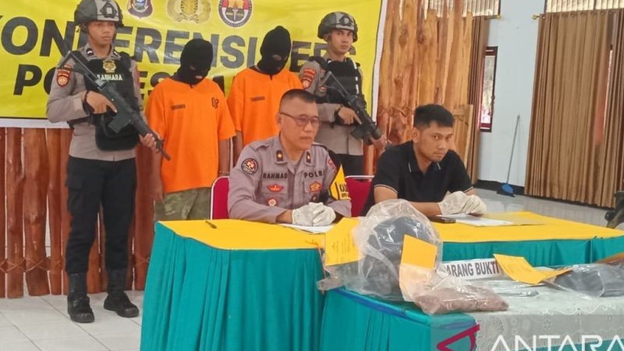 Polisi di Baubau, Sulawesi Tenggara, telah menangkap dua pelaku penganiayaan yang menyebabkan seorang remaja 17 tahun meninggal dunia setelah perkelahian yang dipicu oleh tuduhan pencurian ayam.