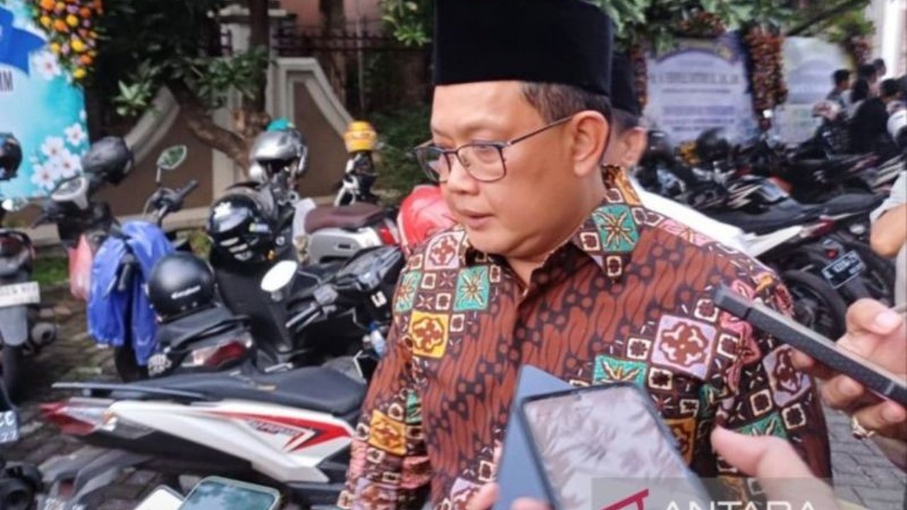 Penjabat Gubernur Jawa Timur, Adhy Karyono, mengenang almarhum Renville Antonio, Bendahara Umum Partai Demokrat, sebagai sosok visioner dan peduli yang memiliki kontribusi besar dalam politik Indonesia,  meninggal dunia karena kecelakaan di Situbondo.