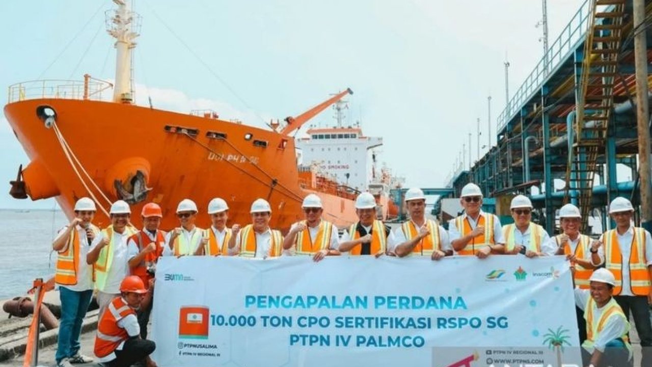 PTPN IV PalmCo melakukan ekspor perdana 10.000 ton CPO bersertifikasi RSPO  dari Pelabuhan Dumai, Riau,  berpotensi hasilkan devisa US$9 juta dan tambahan pendapatan premium.