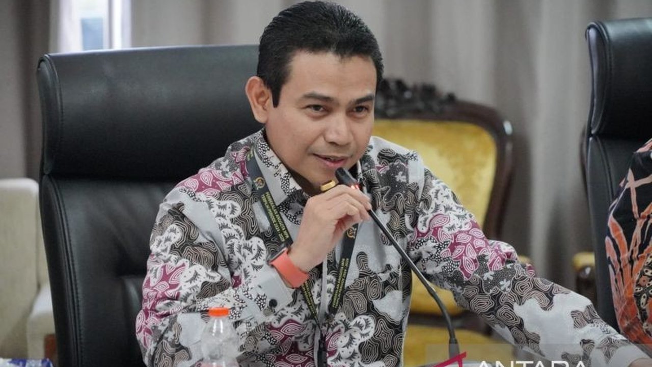 Anggota DPR RI Hendry Munief menekankan pentingnya kebijakan efisiensi anggaran pemerintah untuk mendorong pertumbuhan sektor produktif seperti UMKM, perindustrian, dan pariwisata, bukan hanya sekadar pemangkasan anggaran.