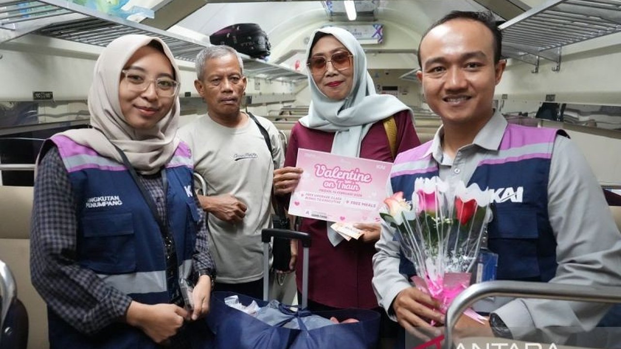 KAI Sumut Rayakan Valentine dengan Kejutan untuk Pelanggan Setia