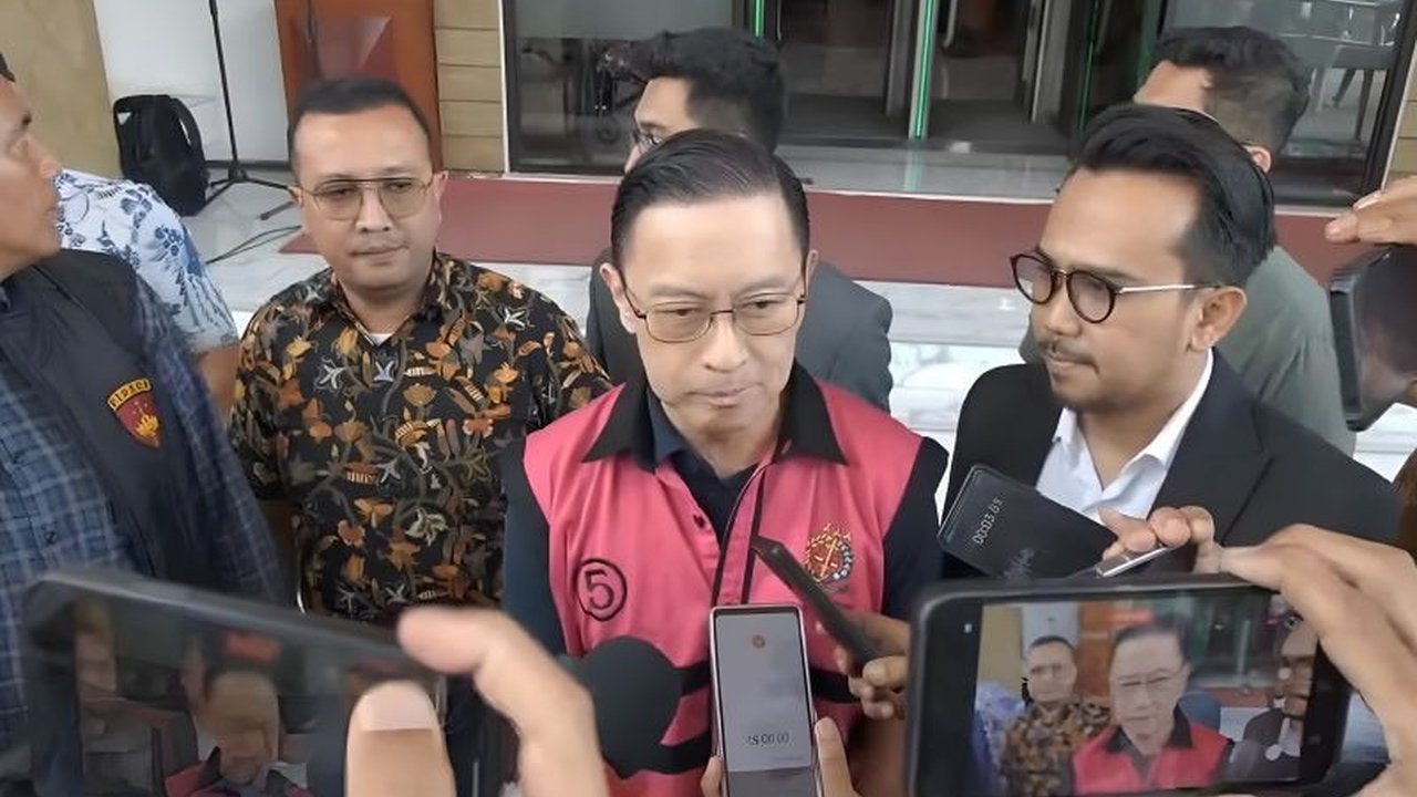 Mantan Menteri Perdagangan, Tom Lembong, berharap proses hukum kasus impor gula tahun 2015-2016 yang menjeratnya segera menemukan kebenaran di pengadilan, setelah berkas perkaranya dilimpahkan ke Kejari Jakarta Pusat.