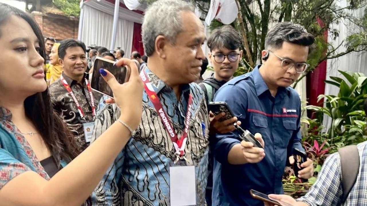 Presiden Prabowo Subianto mengusulkan Koalisi Indonesia Maju Plus (KIM Plus) menjadi koalisi permanen hingga 2029, mendapat sambutan positif dari beberapa ketua umum partai.