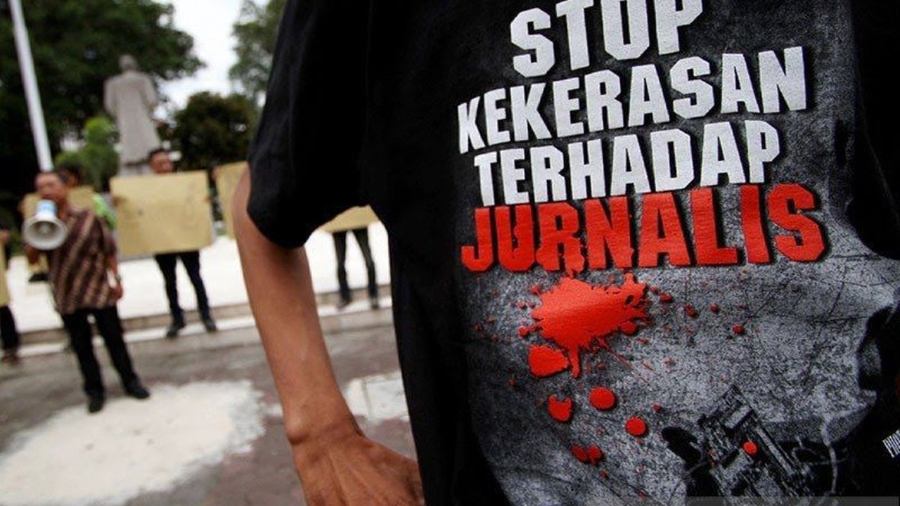 Forum Jurnalis Perempuan Indonesia (FJPI) NTB mendukung penuh Polresta Mataram dalam mengusut tuntas kasus dugaan persekusi terhadap seorang jurnalis perempuan di Mataram, Nusa Tenggara Barat, dan berkomitmen mengawal kasus ini hingga pelaku mendapatkan s