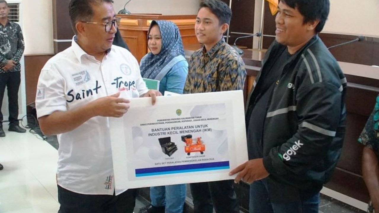 Pemerintah Provinsi Kalimantan Timur (Pemprov Kaltim) membantu kesejahteraan peternak Berau dengan memberikan 100 ekor sapi indukan unggul, mesin pertanian, dan infrastruktur untuk meningkatkan produktivitas dan perekonomian daerah.