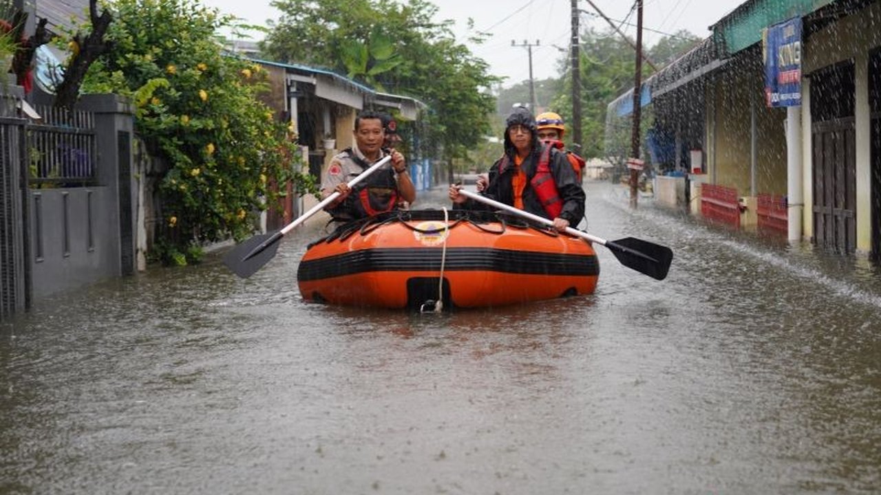 Badan Nasional Penanggulangan Bencana (BNPB) menyatakan bahwa bencana banjir, longsor, dan angin kencang di Sulawesi Selatan sudah teratasi dengan baik, meskipun masih ada satu warga hilang di Maros.