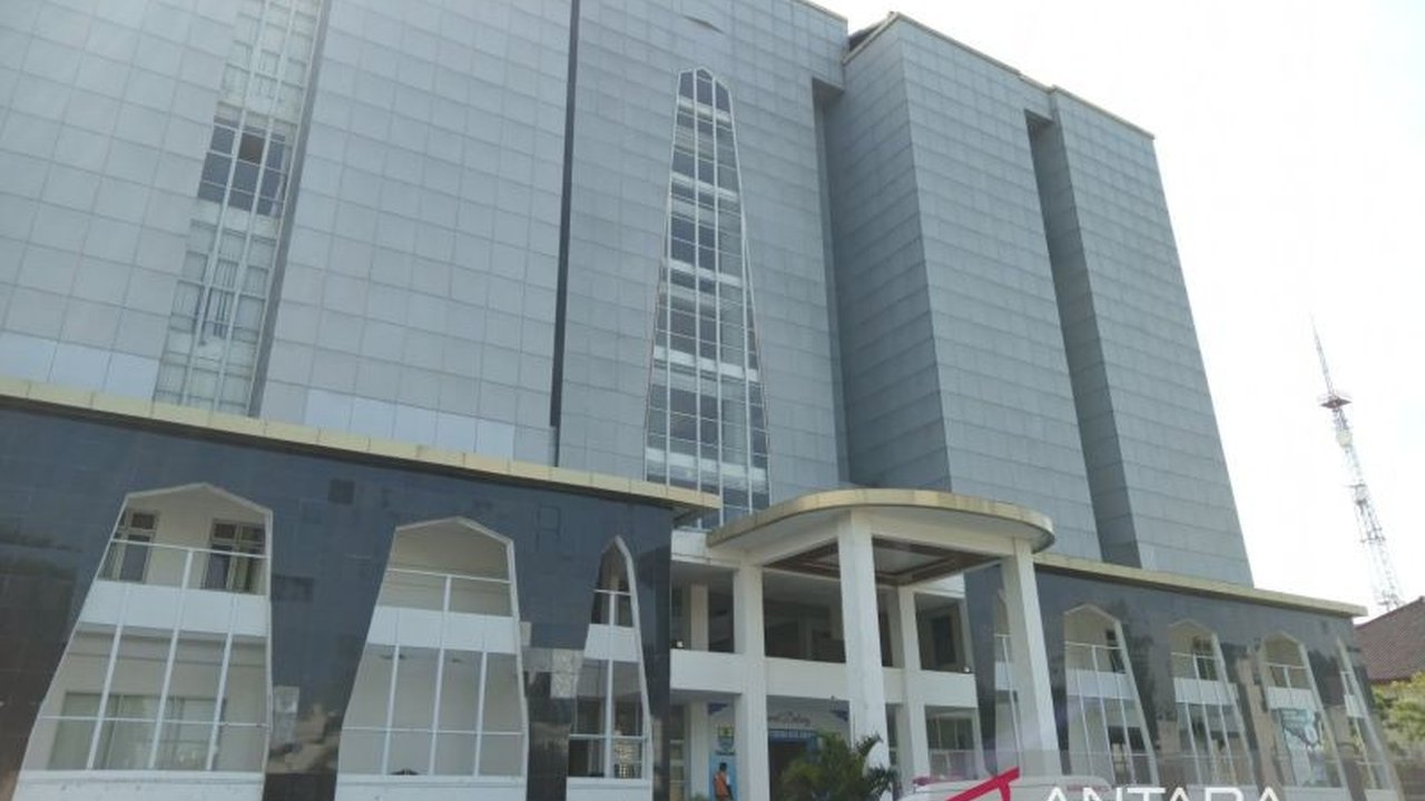 Pemerintah Kota Cirebon memberikan diskon PBB P2 hingga 20 persen untuk pembayaran lebih awal pada tahun 2025, sebagai upaya optimalisasi penerimaan pajak daerah dan peningkatan layanan publik.