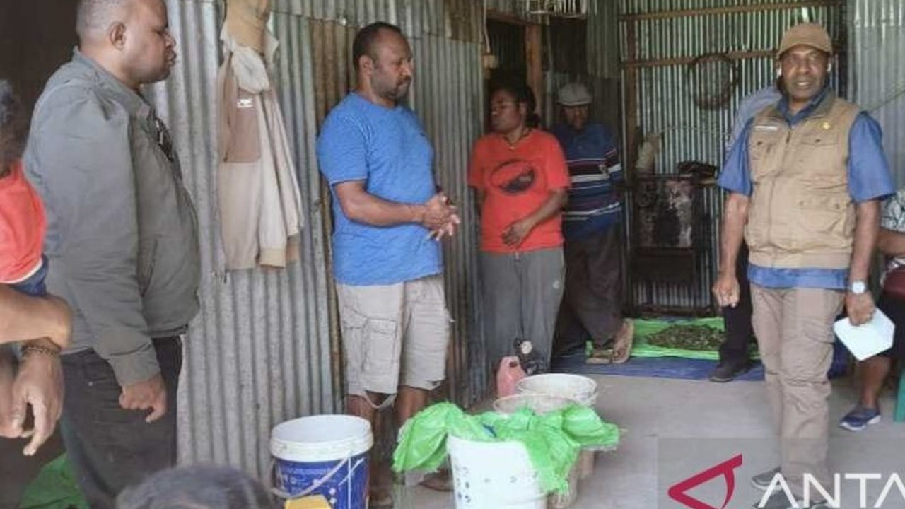Pemerintah Kabupaten Jayawijaya memberikan bantuan tiga unit mesin pembuat pakan ternak babi kepada kelompok peternak Blessthin Papua di Distrik Wesaput melalui Program Transformasi Ekonomi Terpadu (Tekad), guna meningkatkan produktivitas dan perekonomian