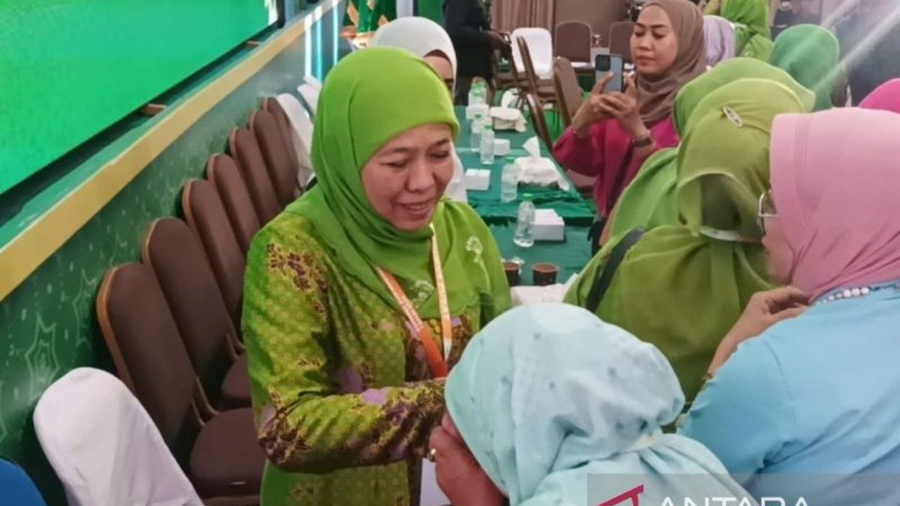 Khofifah Indar Parawansa terpilih secara aklamasi sebagai Ketua Umum Dewan Pembina PP Muslimat NU periode 2025-2030 dalam Kongres Muslimat NU XVIII di Surabaya, didampingi Arifah Choiri Fauzi sebagai Ketua PP Muslimat NU.