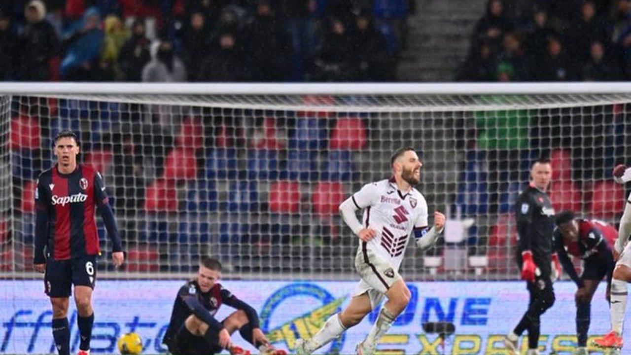 Pertandingan seru antara Bologna vs Torino di Liga Italia pekan ke-25 berakhir dengan kemenangan dramatis Bologna 3-2 setelah saling jual beli gol hingga menit akhir.