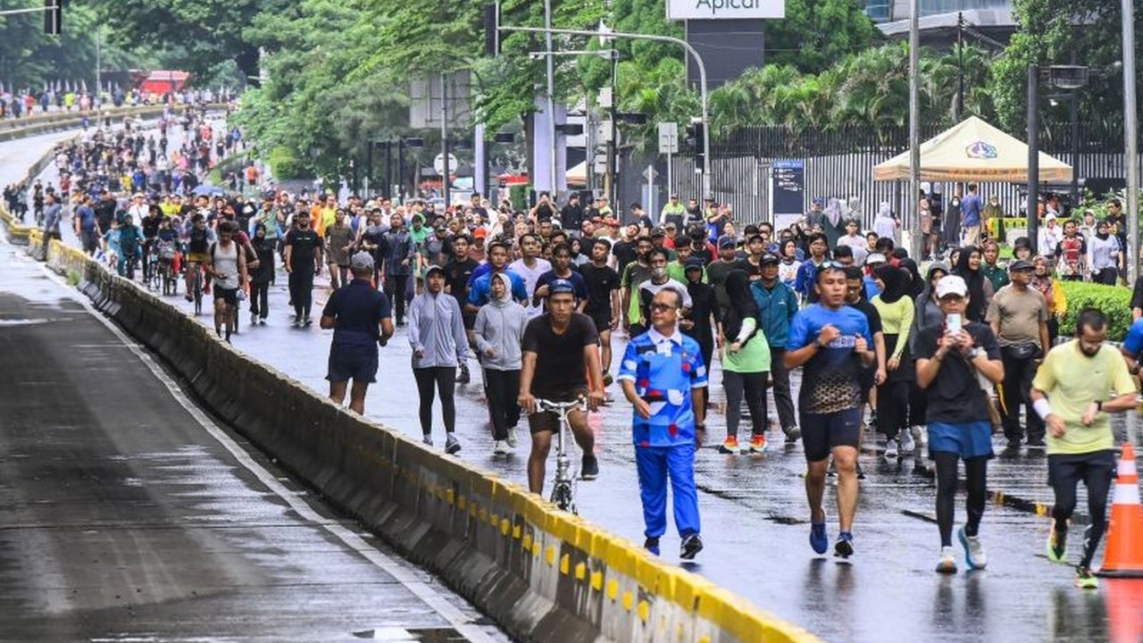 BMKG memprediksi hujan akan mengguyur Jakarta pada Sabtu, dengan intensitas bervariasi di setiap wilayah, mulai dari ringan hingga disertai petir, dan waktu mulai dari pagi hingga malam hari.