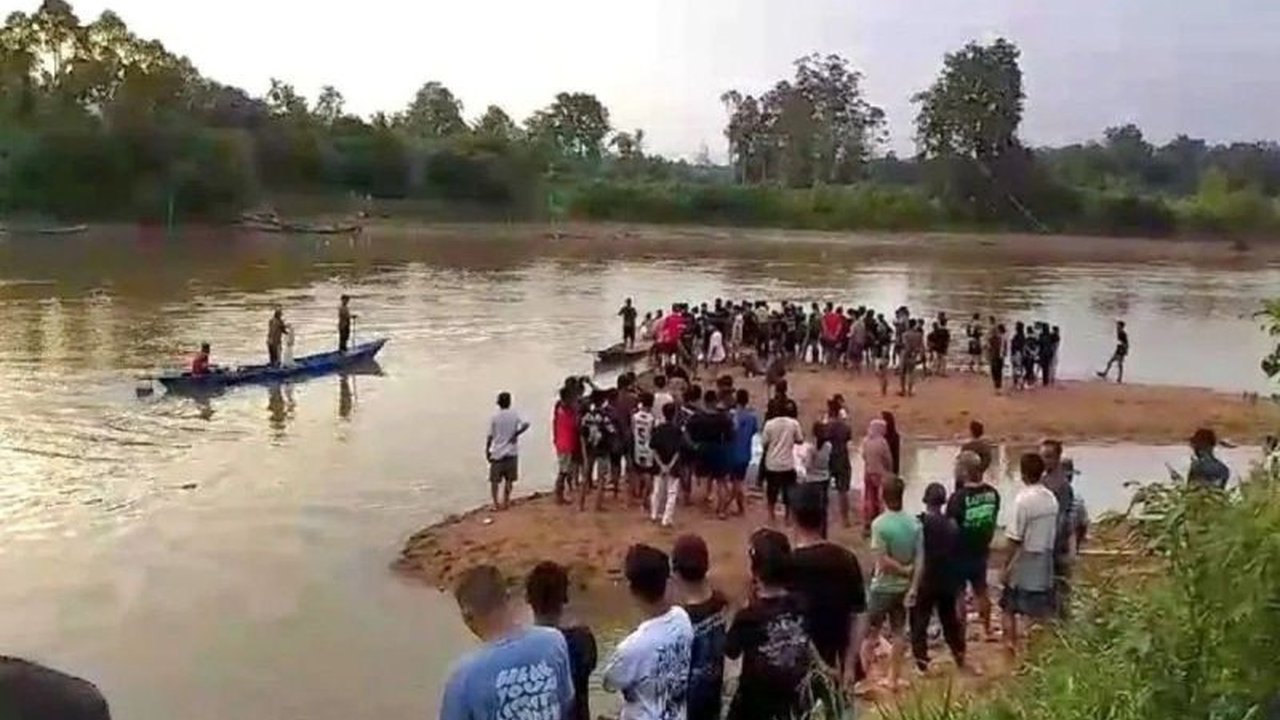 Dua kakak beradik ditemukan meninggal dunia setelah tenggelam di Sungai Mentaya, Kalimantan Tengah, saat bermain di sungai; pencarian melibatkan warga dan tim SAR.