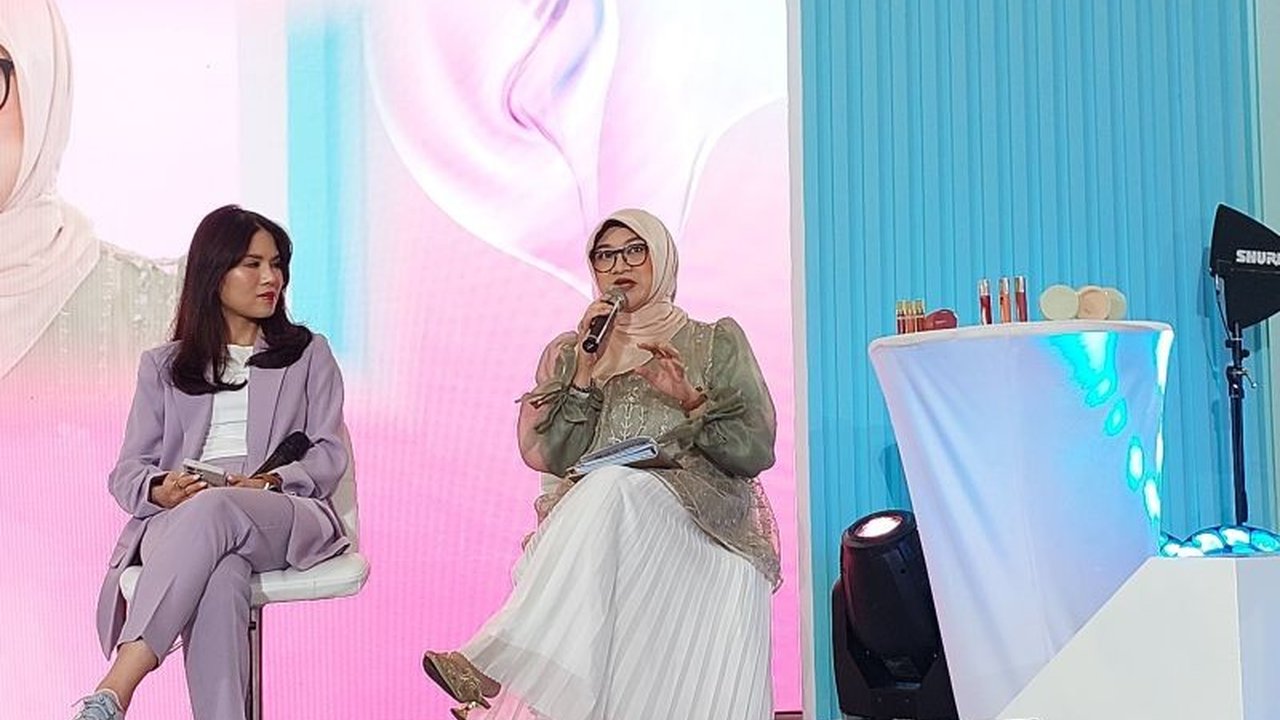 Pemerintah mengajak industri kecantikan dan kampus untuk berkolaborasi dalam riset guna meningkatkan kualitas produk dan pertumbuhan ekonomi Indonesia, dengan fokus pada pengembangan produk yang personal dan pemanfaatan teknologi AI.