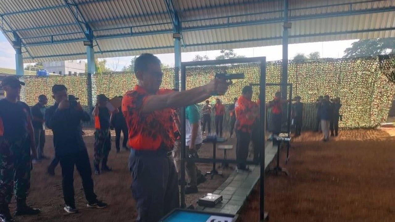 Kopasgat TNI AU menggelar lomba menembak Dankopasgat 2025 untuk mencetak atlet tembak berbakat yang dapat mengharumkan nama Indonesia di kancah internasional, melibatkan peserta militer dan sipil.