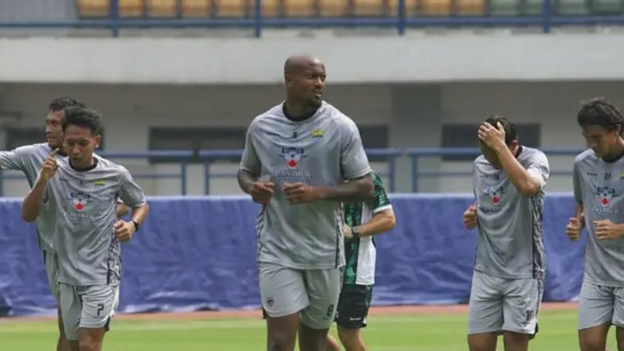 Striker Persib Bandung, Gervane Kastaneer. (Bola.com/Erwin Snaz)