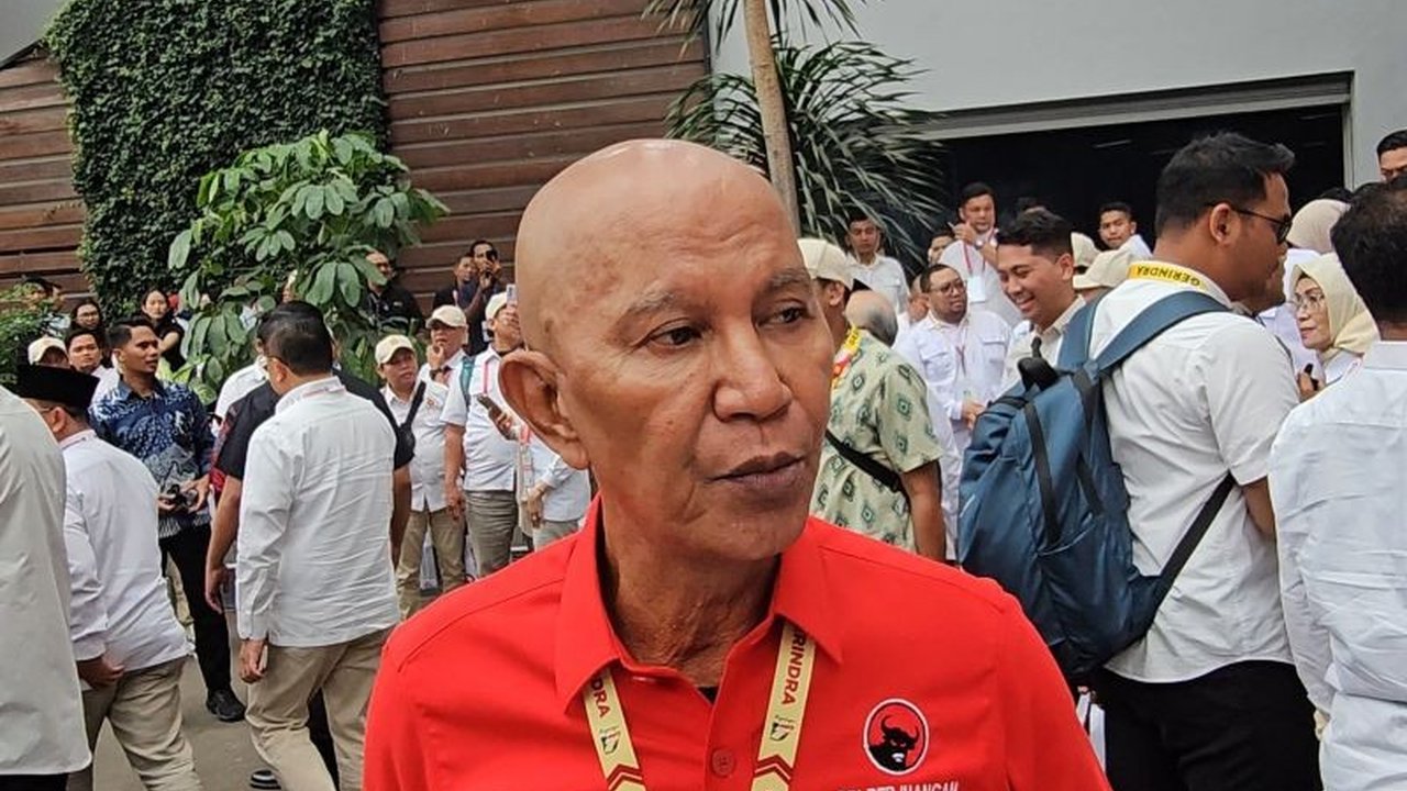 PDIP menyatakan menghormati gagasan Prabowo Subianto tentang koalisi permanen KIM Plus hingga 2029, namun tetap berkomitmen berkoalisi dengan rakyat dan partai yang memiliki visi yang sama.