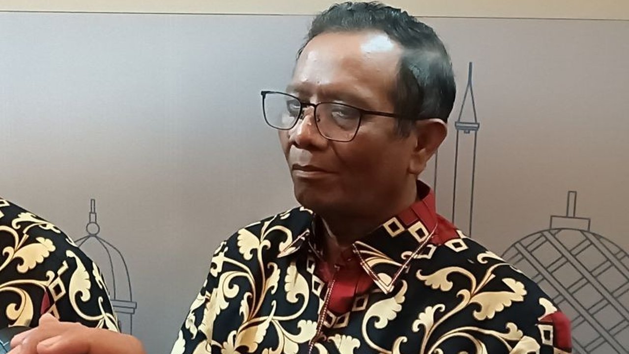 Mantan Menko Polhukam Mahfud MD mengajak kampus berperan sebagai oposisi yang kritis dan objektif terhadap pemerintah, bukan dengan sikap fatalis atau nihilis yang selalu menyalahkan.