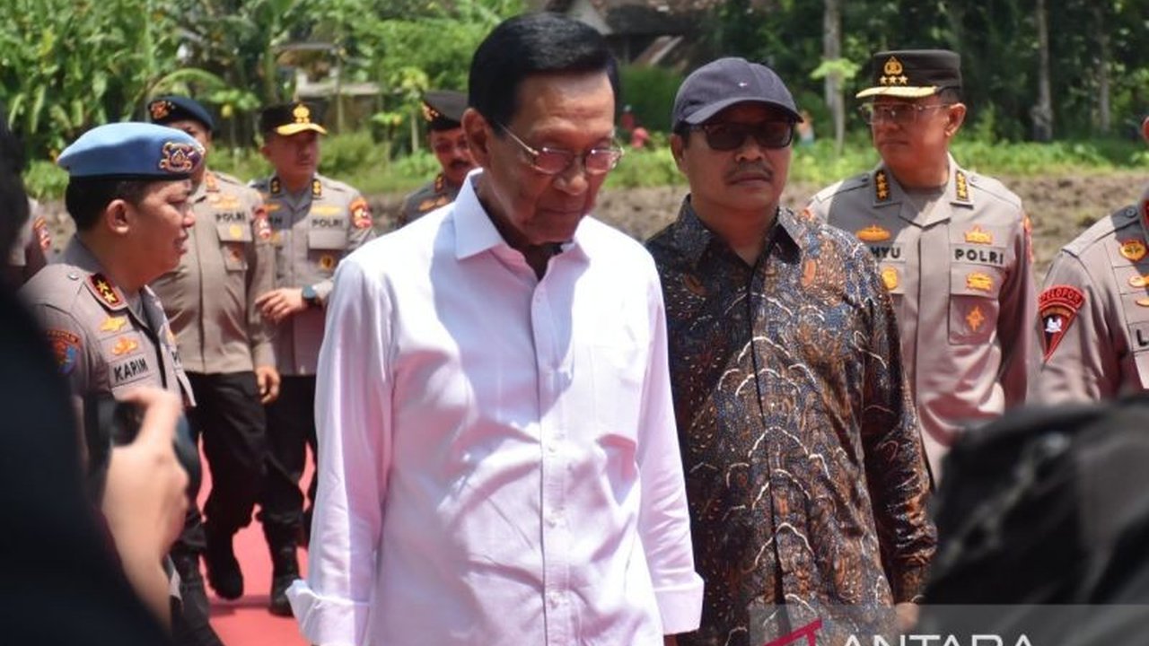 Gubernur DIY, Sri Sultan Hamengku Buwono X, tidak mempermasalahkan penggunaan tanah kas desa untuk penanaman jagung dalam mendukung ketahanan pangan dan program Polri,  asalkan ada izin dari lurah setempat.