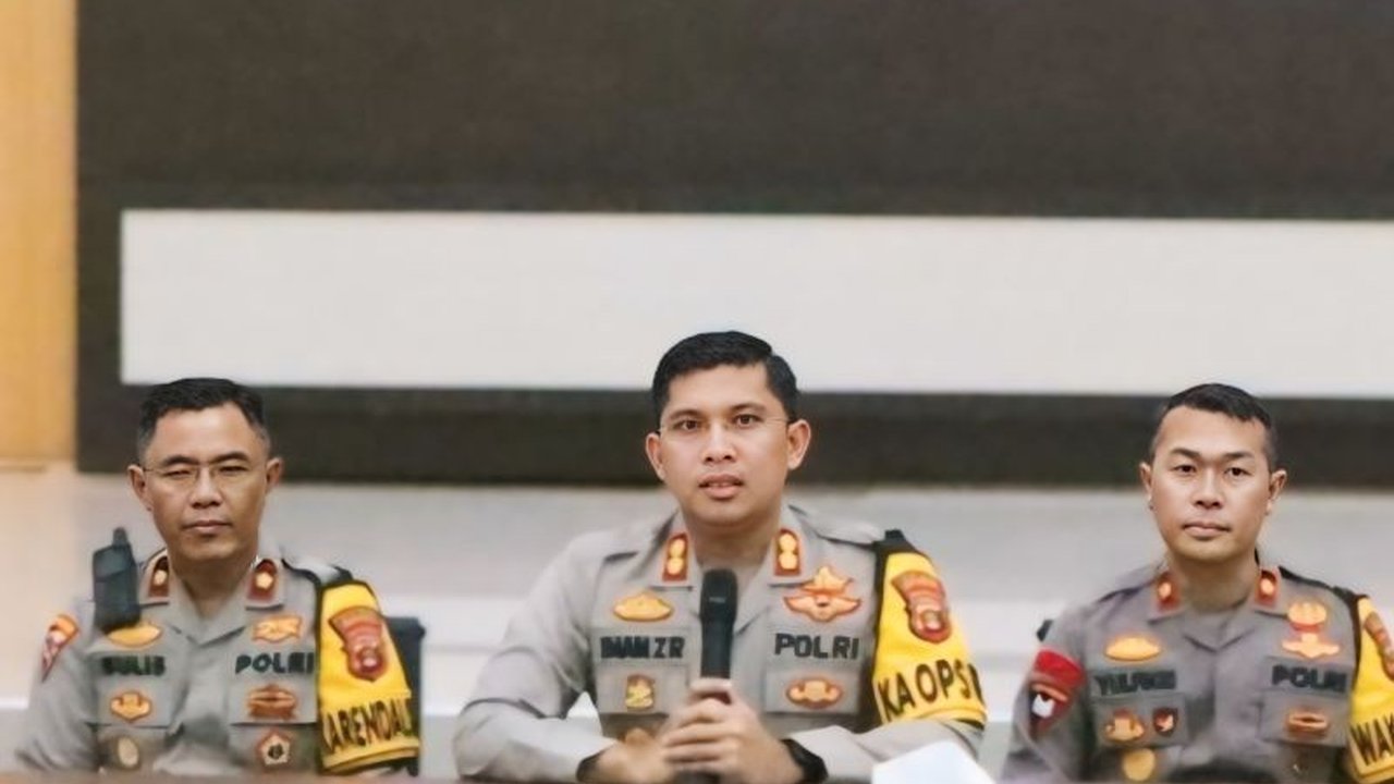 Polres OKU gencar sosialisasikan Saber Pungli melalui berbagai media untuk memberantas pungutan liar yang merugikan masyarakat di Kabupaten OKU, Sumatera Selatan, khususnya di jalur lintas Sumatera.