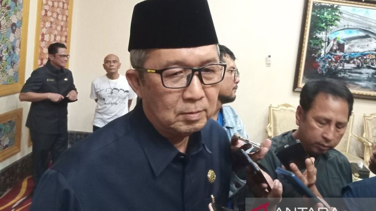 Pemerintah Kota Cirebon gencar melakukan Gerakan Serentak Pemberantasan Sarang Nyamuk (Gertak PSN) untuk menekan lonjakan kasus Demam Berdarah Dengue (DBD) yang meningkat drastis di awal tahun 2025.