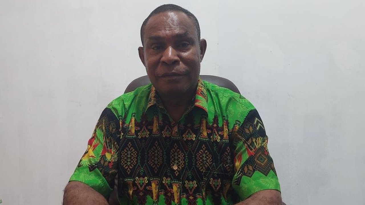 Pemkab Sorong, Papua Barat Daya, telah menyalurkan dana Bantuan Operasional Sekolah Daerah (BOSDA) sebesar Rp3 miliar kepada 137 Sekolah Dasar, dengan rencana penyaluran serupa di tahun ini, namun terdapat ketimpangan distribusi yang sedang dikaji ulang.