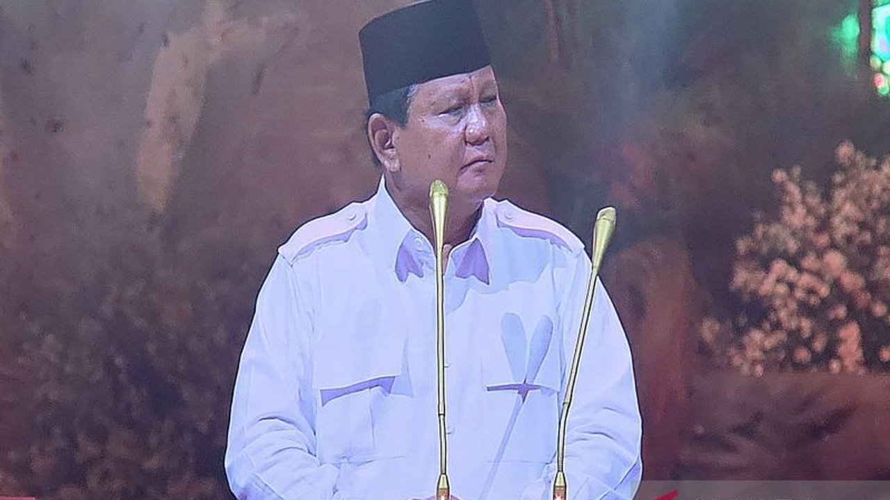 Prabowo Subianto, dalam HUT Gerindra ke-17, memuji jasa para presiden terdahulu, termasuk Megawati, dan meminta kadernya untuk menghormati kepemimpinan mereka.