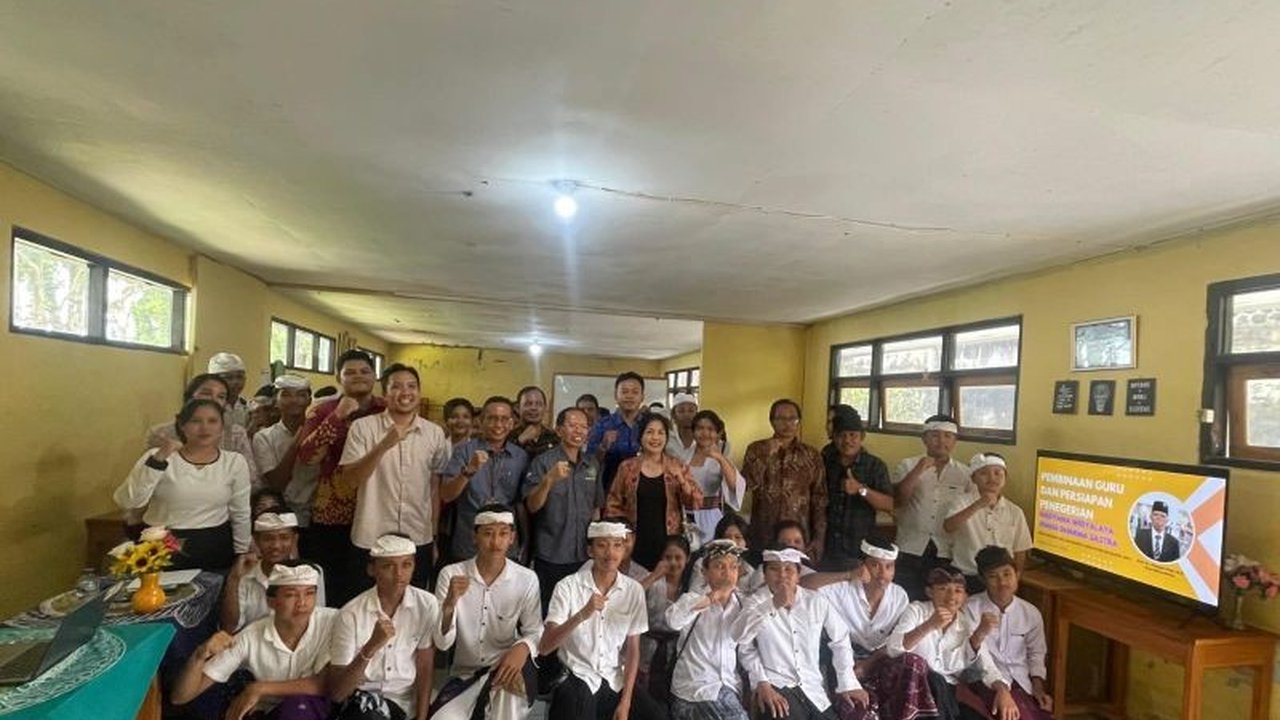 Dirjen Bimas Hindu, Prof. I Nengah Duija, melakukan pembinaan di Madyama Widyalaya Jnana Dharma Sastra, Buleleng, Bali, sekaligus mendorong pengembangan Widyalaya secara nasional dengan kolaborasi pemerintah daerah.