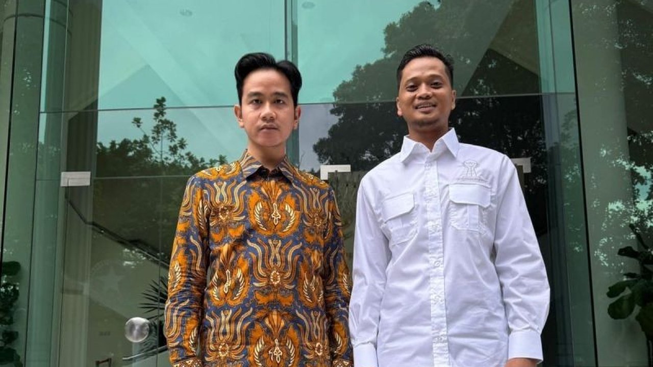 Ketua Umum HIPMI Kaltara, Ade Kurniawan, bertemu Wapres Gibran Rakabuming Raka untuk membahas kendala ekspor Kaltara, terutama terkait operasional kapal penyeberangan dan perlunya pelabuhan bersertifikasi internasional.