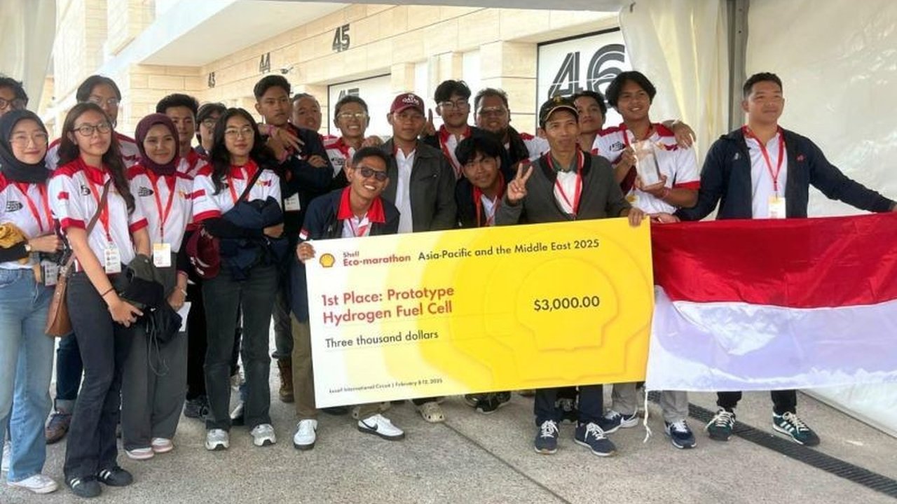 Tim Supermileage Vehicle (SMV) Universitas Indonesia (UI) raih juara 1 dan 4 di Shell Eco-Marathon Asia-Pacific and Middle East 2025 di Qatar, unggul atas 750 peserta dari 16 negara.