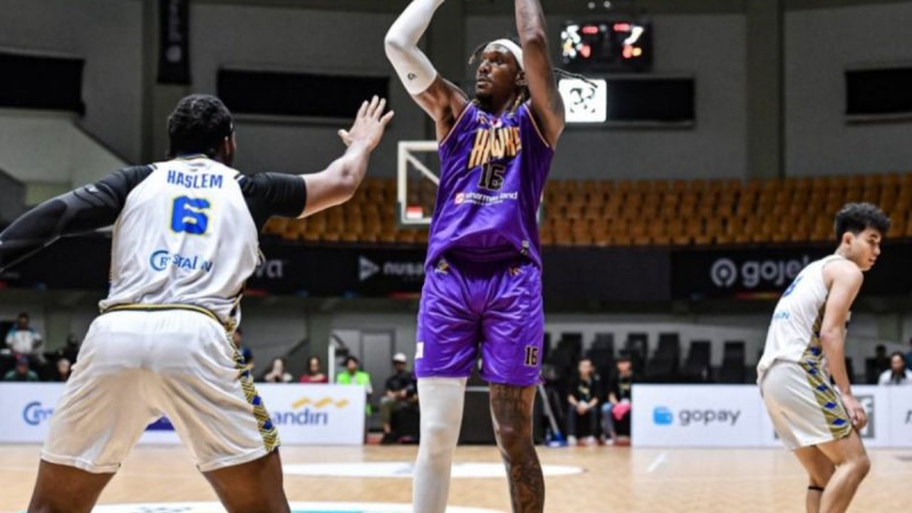 Tangerang Hawks sukses mengakhiri dua kekalahan beruntun dengan mengalahkan Satya Wacana Salatiga dalam pertandingan IBL 2025 dengan skor akhir 86-78 di Tangerang, Sabtu kemarin.