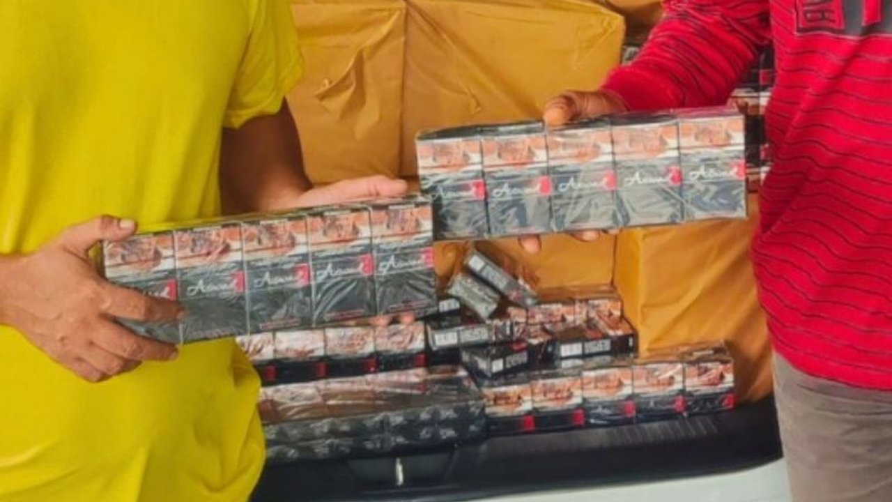 Bea Cukai Semarang berhasil menggagalkan pengiriman 444.000 batang rokok ilegal dalam dua operasi terpisah di gerbang tol Banyumanik dan Kalikangkung, Semarang, dengan potensi kerugian negara mencapai Rp462 juta.