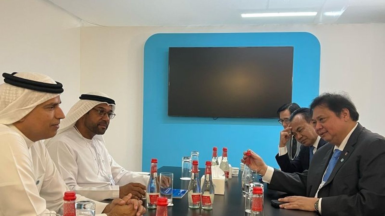 Menko Airlangga Hartarto bertemu CEO EGA untuk membahas kelanjutan kerja sama pengembangan smelter aluminium di Indonesia, menghadapi tantangan pasokan listrik rendah karbon.