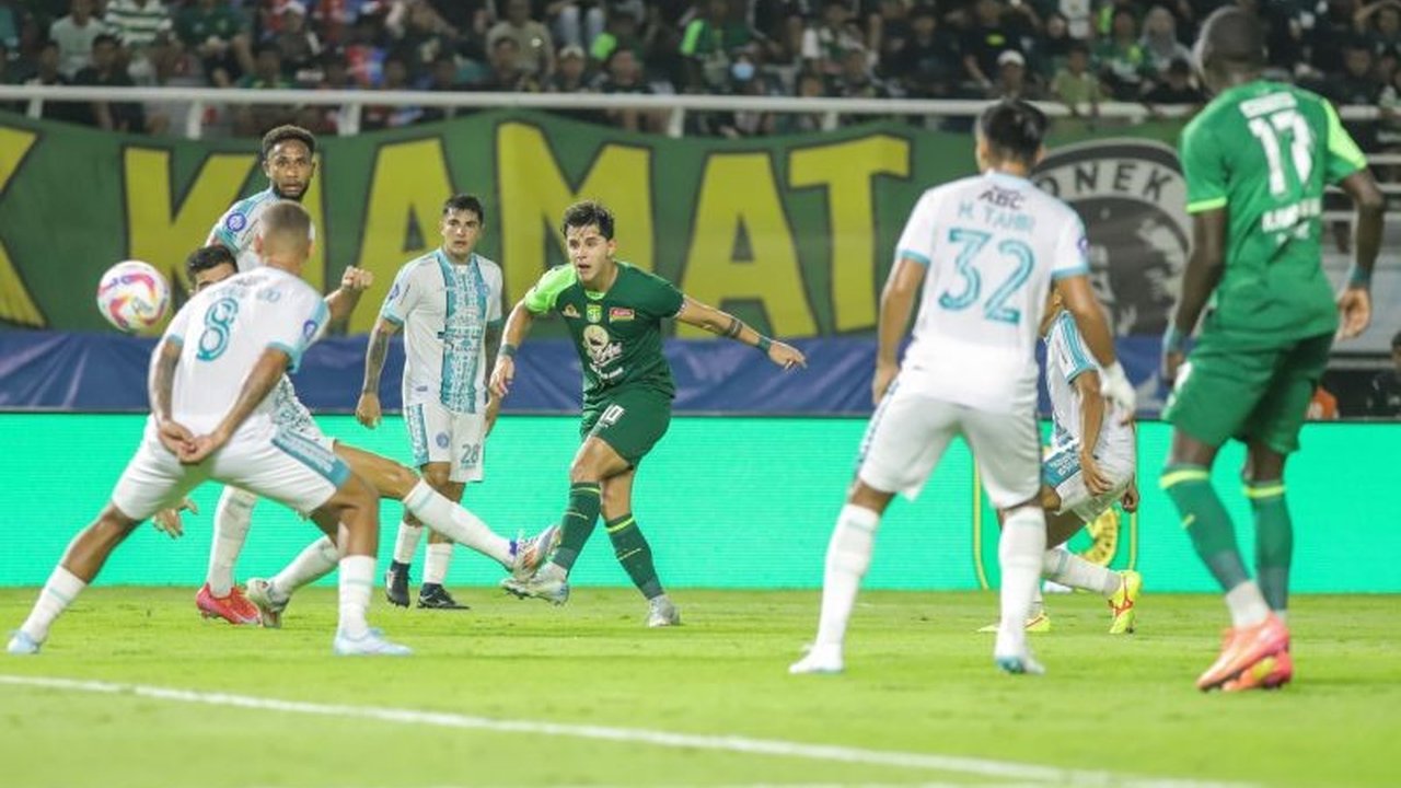 Asisten pelatih Persebaya, Uston Nawawi, mengungkapkan rasa syukur atas kemenangan 1-0 atas PSBS Biak yang mengakhiri enam pertandingan tanpa kemenangan, sekaligus memberikan suntikan motivasi bagi tim menjelang laga selanjutnya.