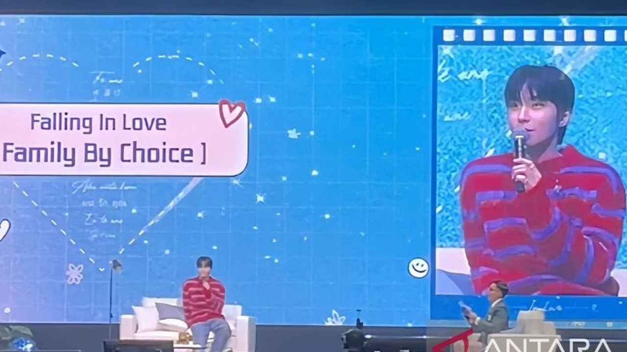 Aktor Korea Selatan Hwang In Youp berkelakar meminta penggemarnya, HIYLY, untuk putus dari pasangan mereka saat jumpa penggemar di Jakarta, Sabtu lalu, setelah melihat reaksi antusias mereka terhadap adegan romantis di drama 'Family by Choice'.