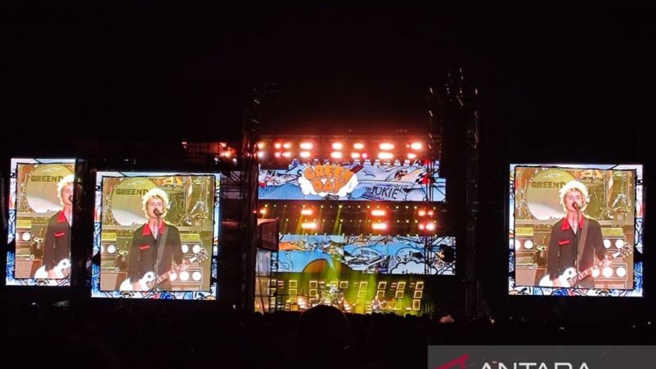 Setelah 29 tahun, Green Day kembali ke Indonesia dan sukses mengguncang Jakarta dengan penampilan enerjik, membawakan 24 lagu hits mereka di Hammersonic Festival 2024.