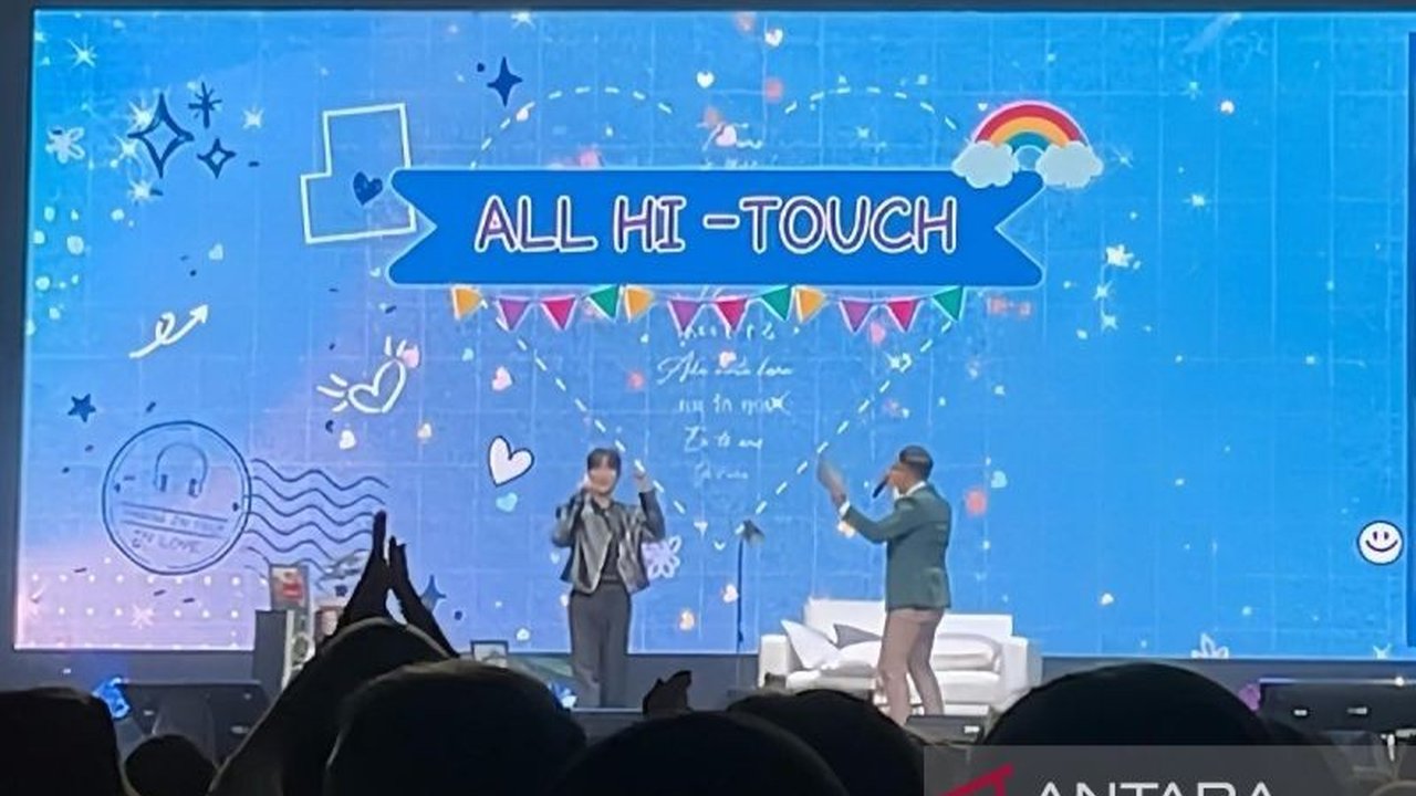 Aktor Korea Selatan Hwang In Youp sukses membuat penggemar di Jakarta terkesima dengan sesi hi-touch spesial setelah berbagai interaksi seru dan permainan yang menegangkan.