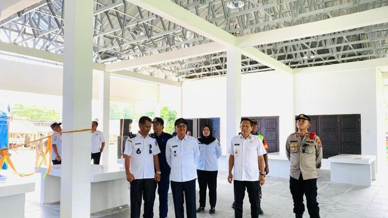 Pemerintah Kabupaten Konawe Selatan membangun dua pasar modern, Pasar Akuni dan Pasar Andolo Utama, senilai Rp27 miliar untuk mendorong pertumbuhan ekonomi lokal.