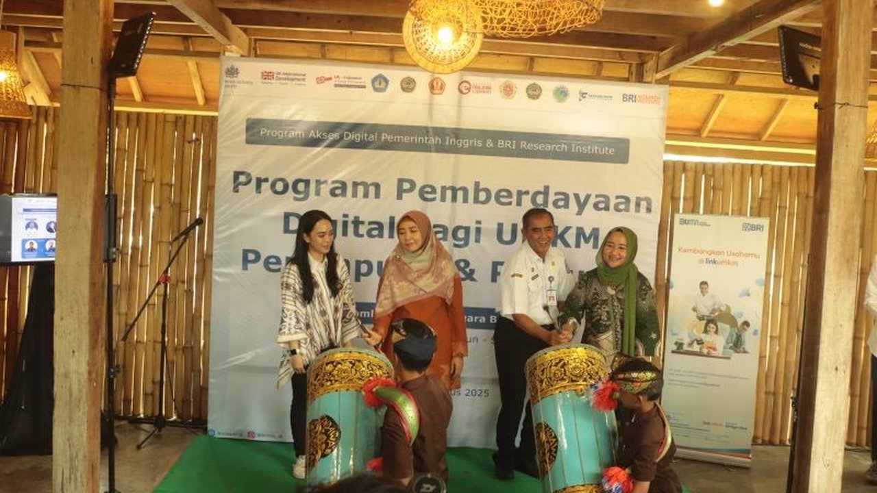 Pemerintah Inggris meluncurkan program akses digital di Lombok, NTB, untuk memberdayakan 250 UMKM lokal, khususnya perempuan dan pemuda, guna meningkatkan adopsi teknologi dan pertumbuhan ekonomi.