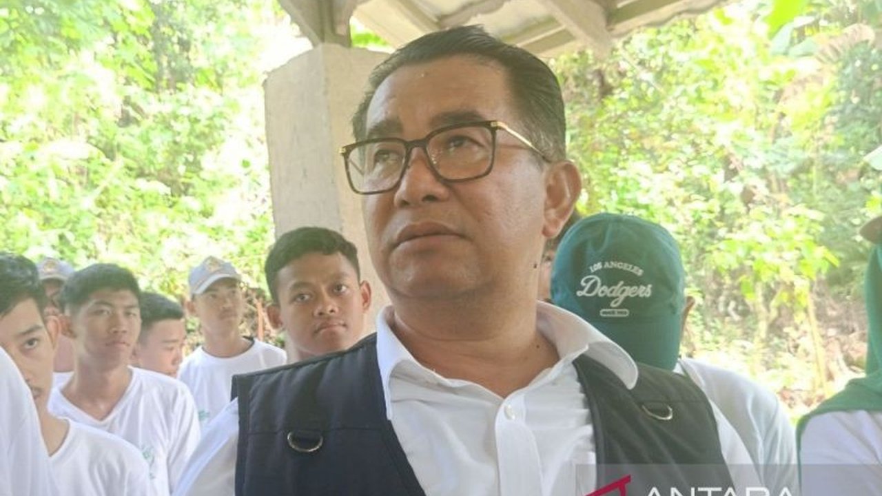 Pemerintah Provinsi Kalimantan Timur (Kaltim) berupaya keras mengangkat seluruh guru honorer menjadi Aparatur Sipil Negara (ASN) untuk meningkatkan kualitas pendidikan dan kesejahteraan guru.