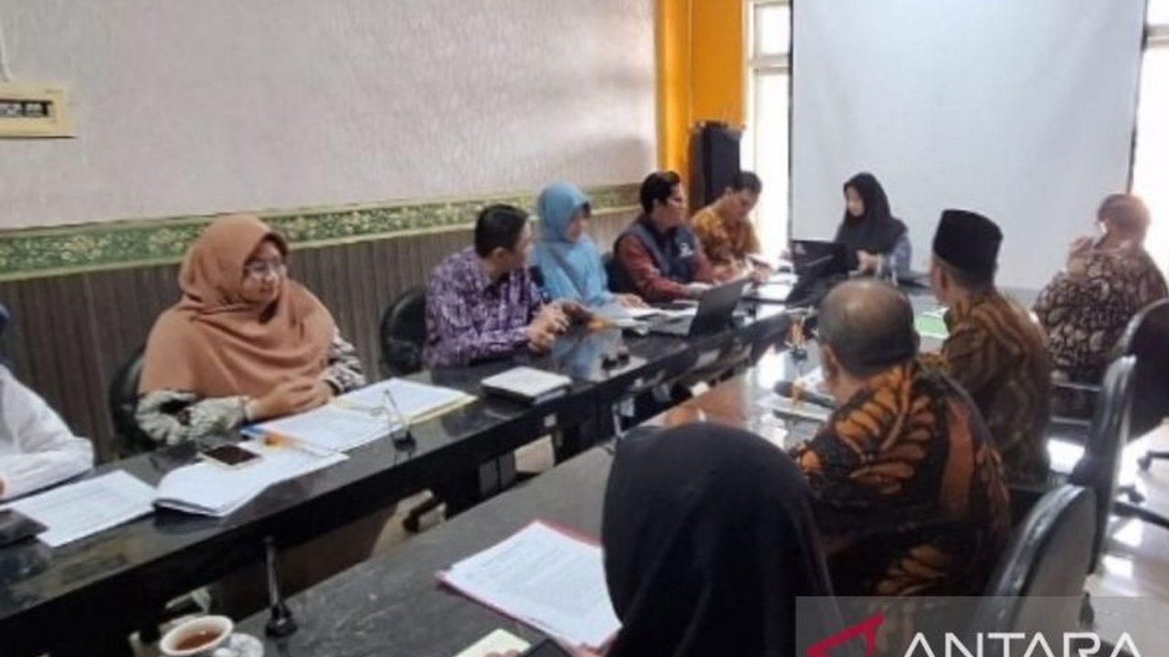 Ombudsman Sumsel menyelidiki kendala pembayaran gaji ke-13 dan THR bagi 663 guru PAI ASN Pemprov Sumsel tahun 2023 dan 2024, karena dikotomi kewenangan antara Pemprov dan Kemenag terkait anggaran.