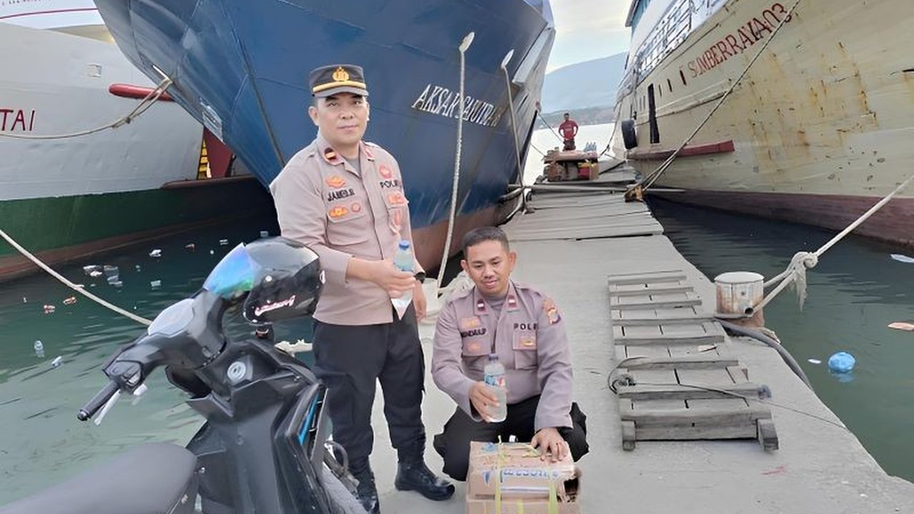 Kepolisian Resor Banggai meningkatkan razia miras di Pelabuhan Luwuk untuk mencegah gangguan kamtibmas, mengamankan puluhan botol cap tikus yang akan diselundupkan ke Maluku Utara.
