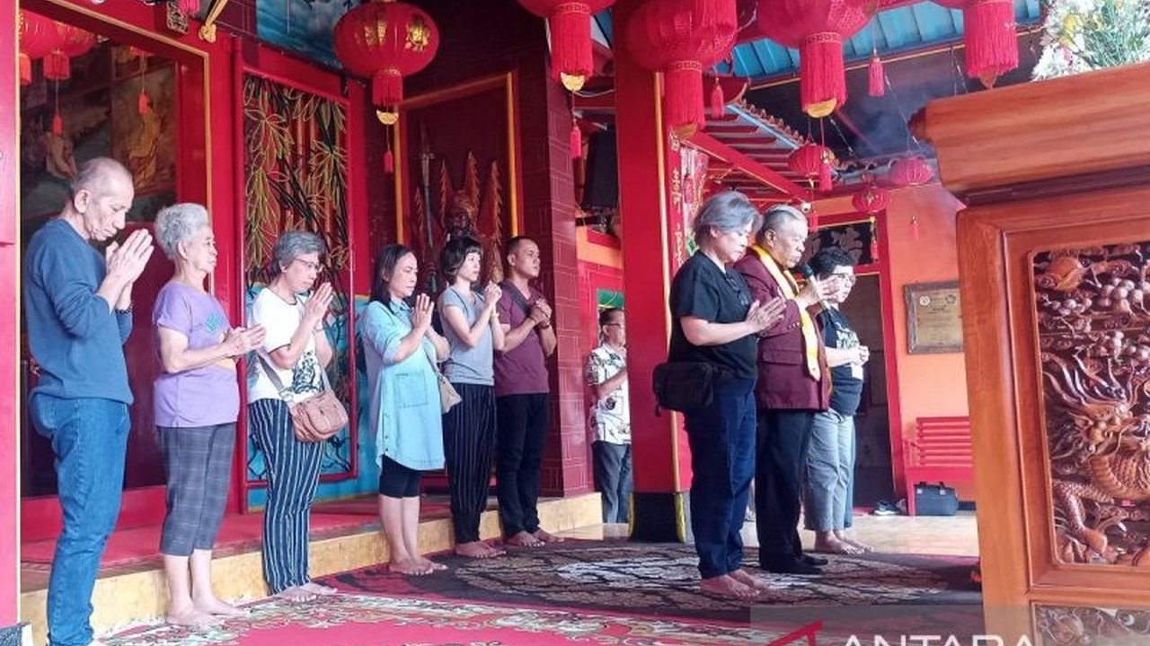 Warga keturunan Tionghoa di Parakan, Temanggung, menggelar upacara Ciswak setelah Imlek 2576 untuk memohon keselamatan, kesehatan, dan keberuntungan, serta menekankan pentingnya berbuat kebajikan.