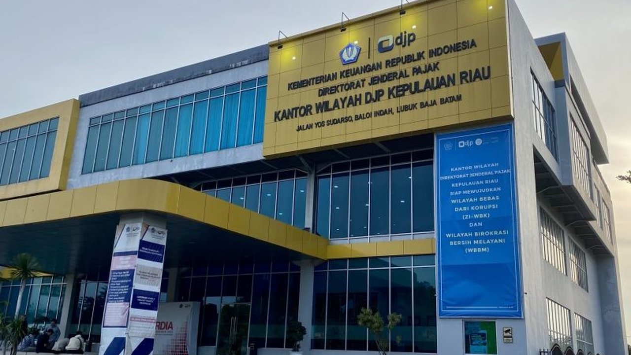 Kanwil DJP Kepri mengimbau masyarakat agar mewaspadai modus penipuan pajak online dan offline yang mengatasnamakan DJP, termasuk phishing, surat palsu, dan aplikasi palsu.